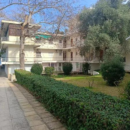 Four Reasons Apts Apartament